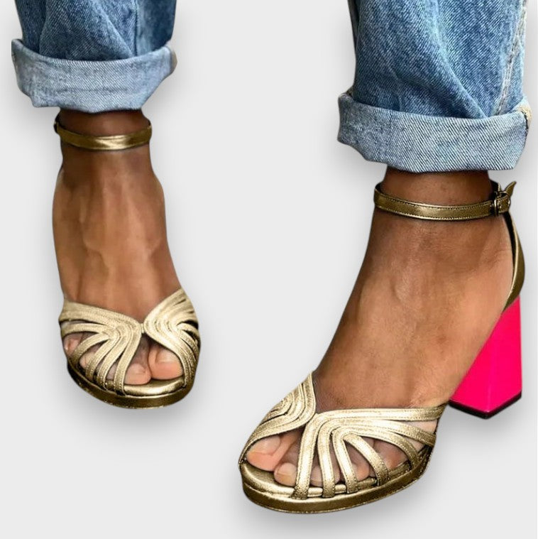 Elisa | Klassische Sandalen mit goldenem Riemchen