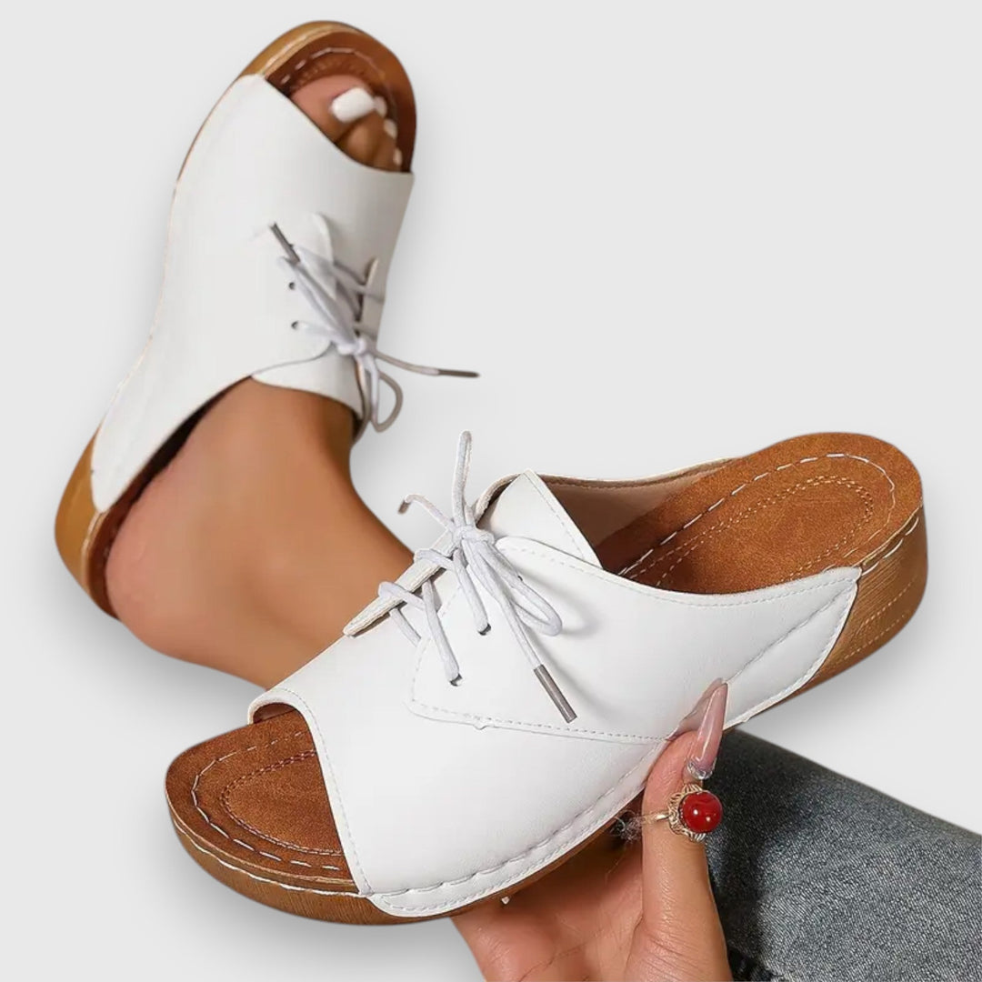 Saskia – Vintage-Style-Sandale