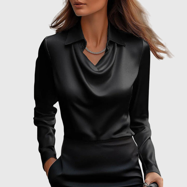 Sylvie | Luxuriöse glänzende Bluse mit plissiertem Ausschnitt