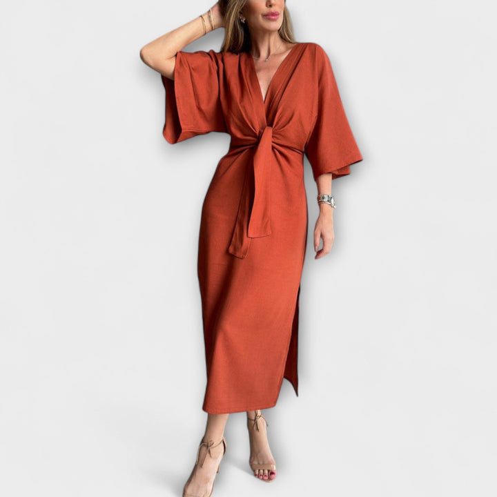 Holly - Locker’s Chleid mit V-Ausschnitt us Baumwolle-Leinen mit Schnüerli