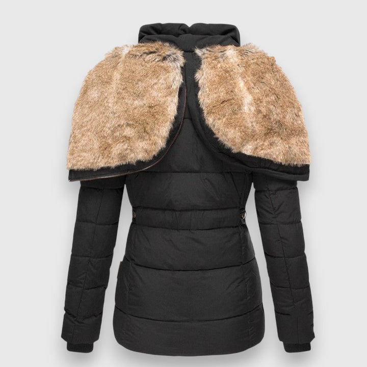 Gretchen I Pufferjacke mit Kapuze und schmaler Passform