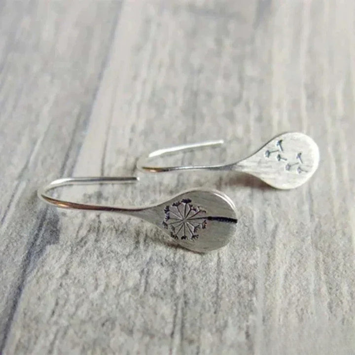 Eleganti Silber-Öhringe im Löwenzahblatt-Design