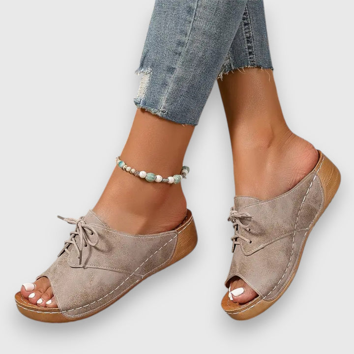 Saskia – Vintage-Style-Sandale