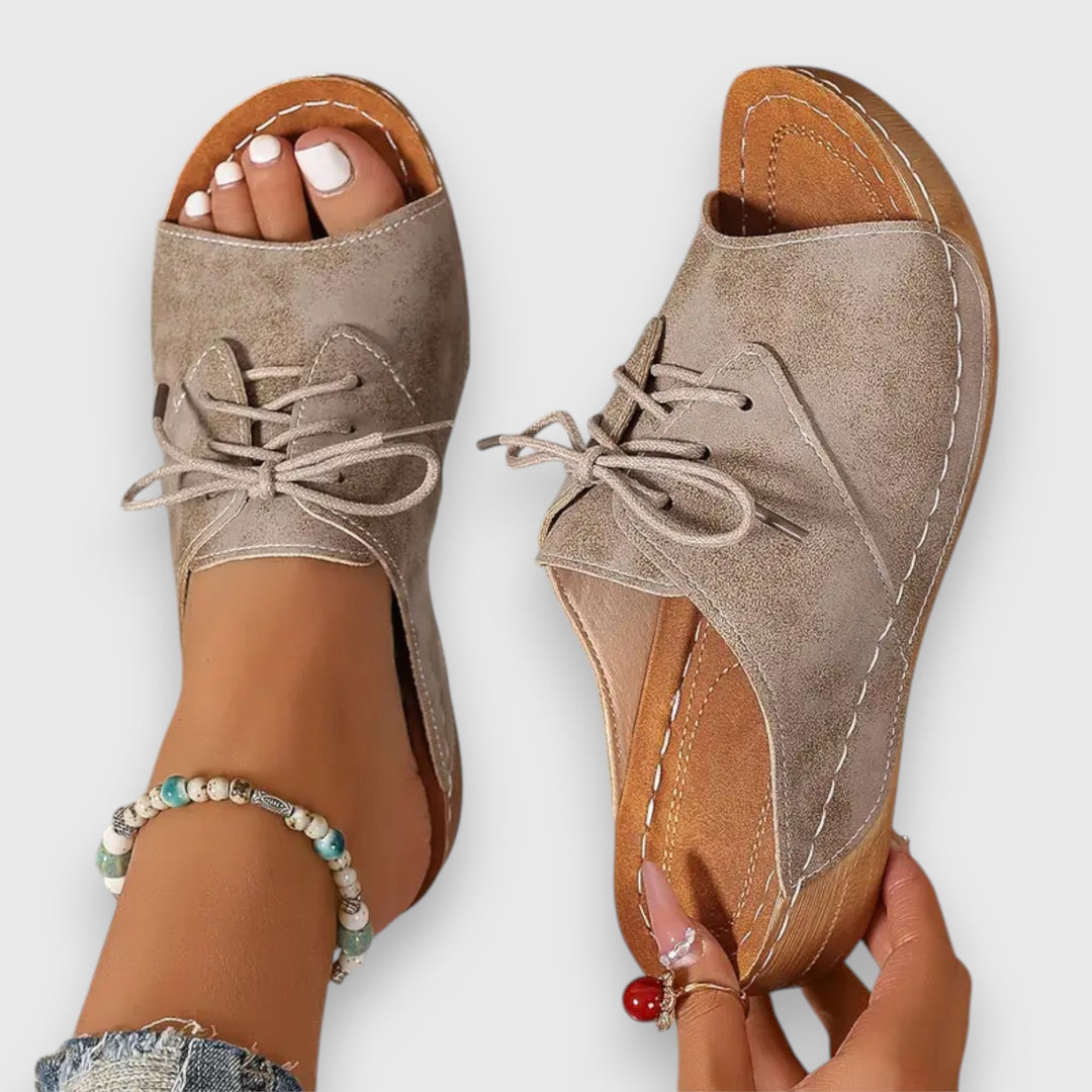 Saskia – Vintage-Style-Sandale