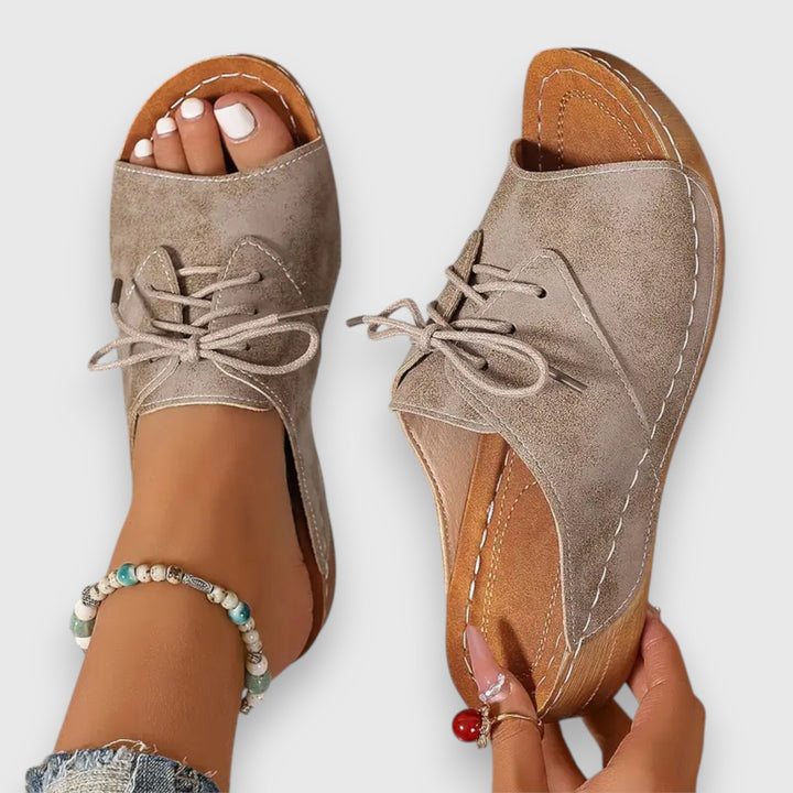 Saskia – Vintage-Style-Sandale