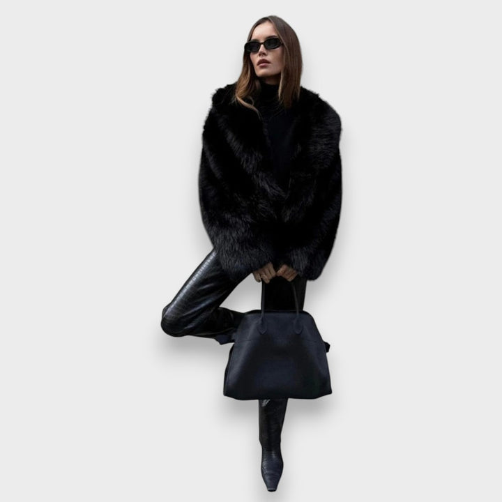 Jade | Schwarze Luxus-Kunstfelljacke