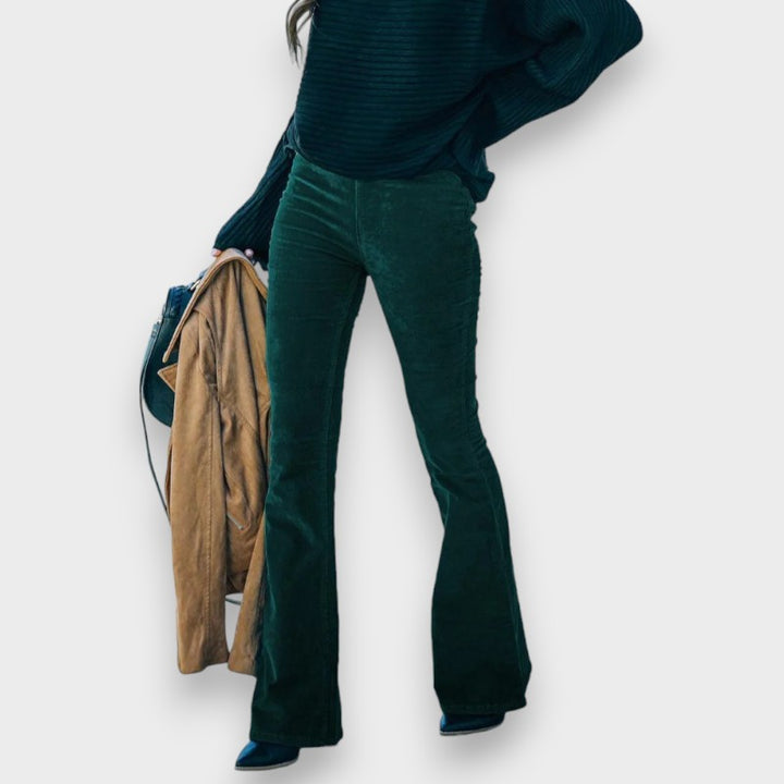 Chloe I Cordhose mit ausgestelltem Bein