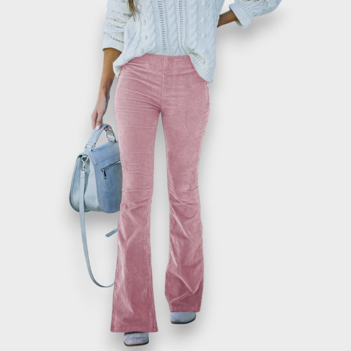 Chloe I Cordhose mit ausgestelltem Bein