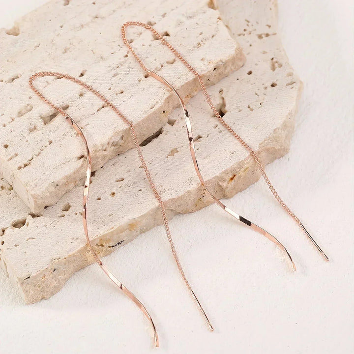 Lange Ohrringe mit Gewelltem Design