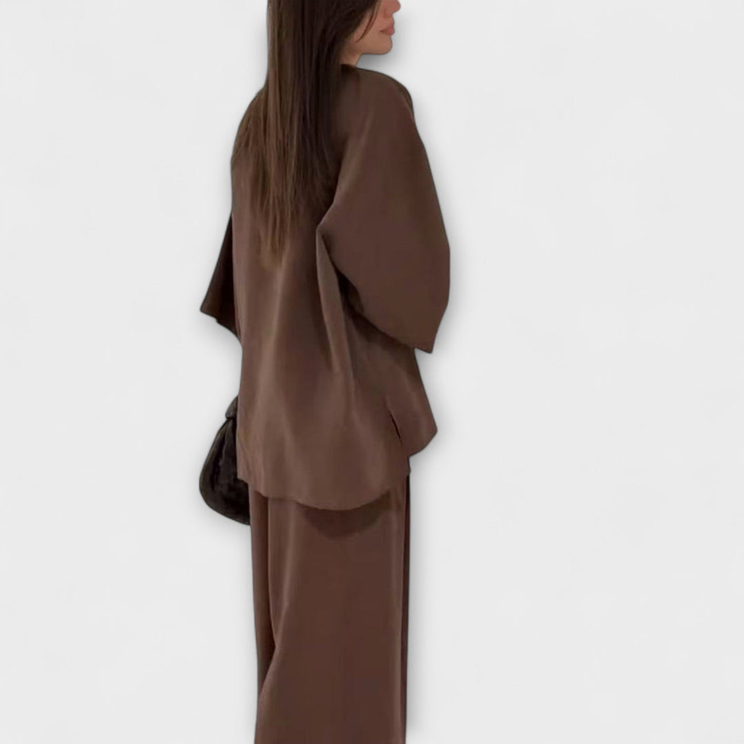 Jacqueline - Lässigs V-Ausschnitt Top und Hose Duo