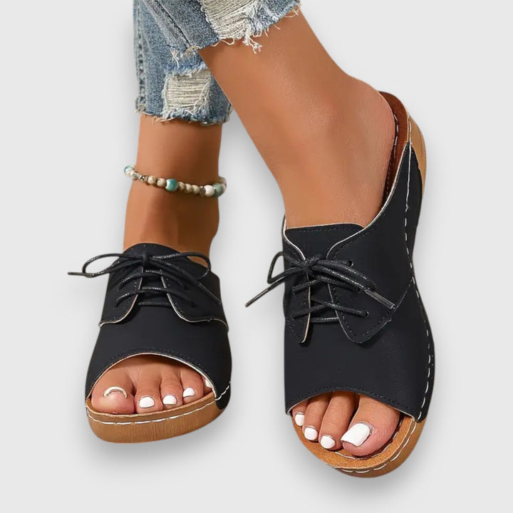 Saskia – Vintage-Style-Sandale