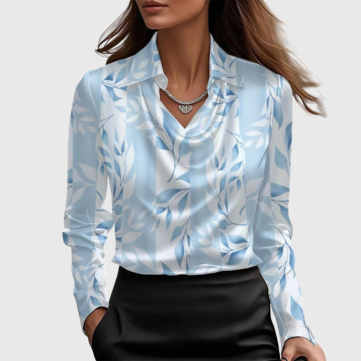 Sylvie | Luxuriöse glänzende Bluse mit plissiertem Ausschnitt