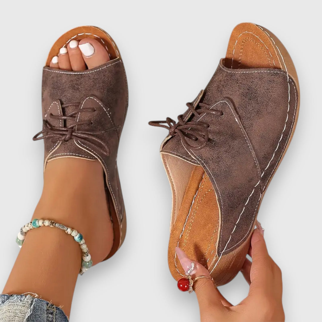 Saskia – Vintage-Style-Sandale