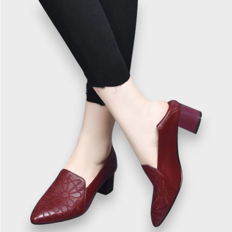 Nala | Weiche Pumps aus veganem Leder mit Stickerei