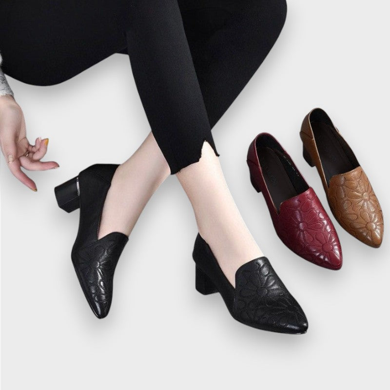 Nala | Weiche Pumps aus veganem Leder mit Stickerei