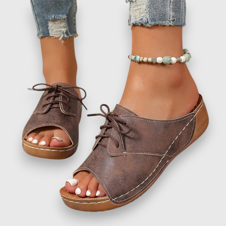 Saskia – Vintage-Style-Sandale