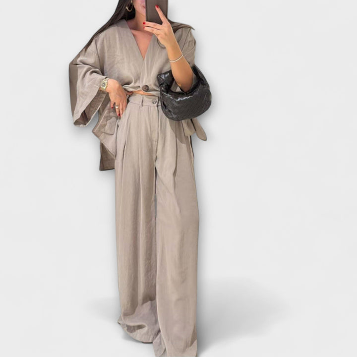 Jacqueline - Lässigs V-Ausschnitt Top und Hose Duo