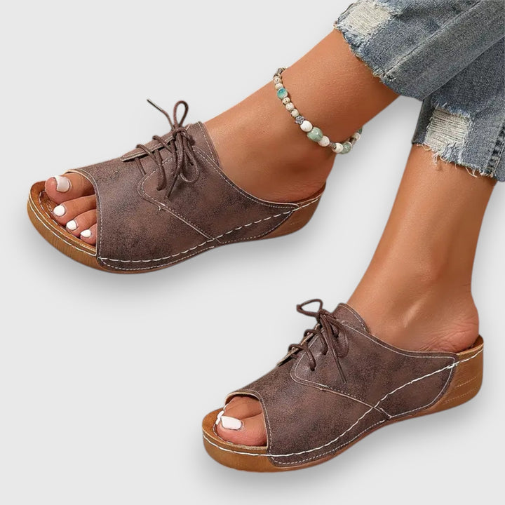 Saskia – Vintage-Style-Sandale