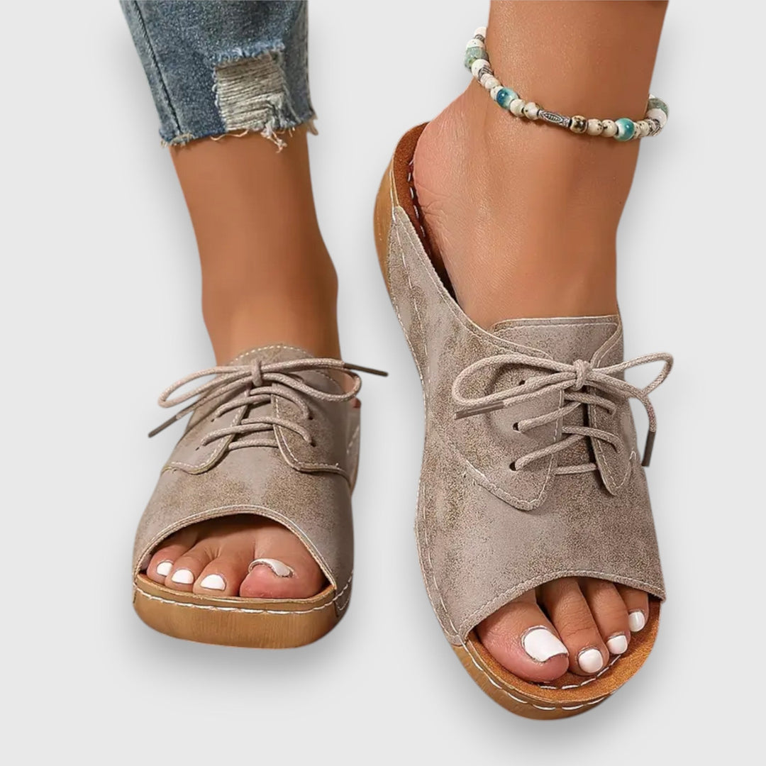 Saskia – Vintage-Style-Sandale
