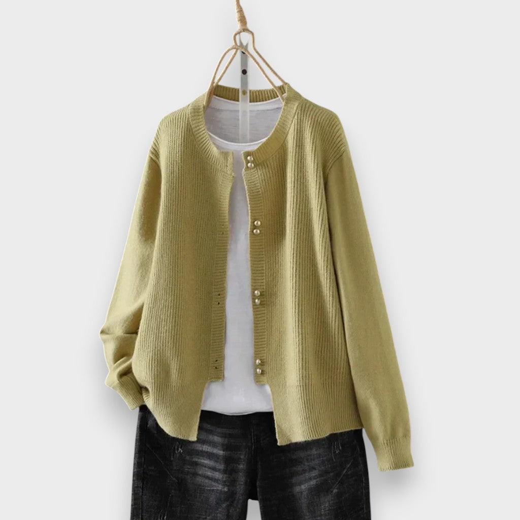 Malea | Strickjacke mit Perlmuttknöpfen