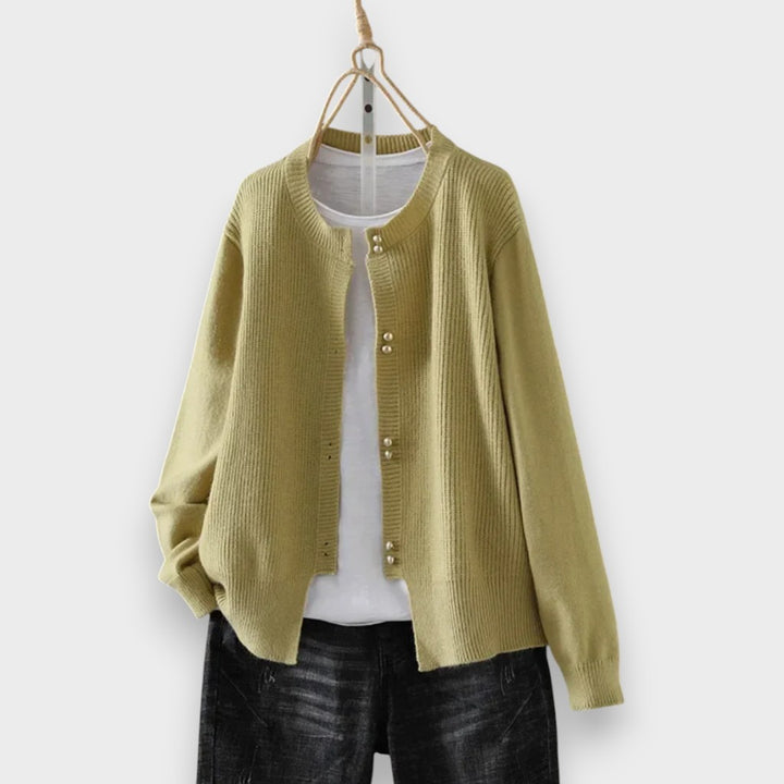 Malea | Strickjacke mit Perlmuttknöpfen